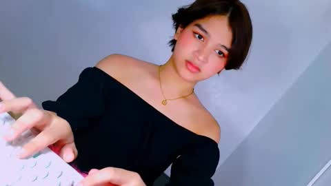 queen lux online show from 12/03/25, 04:42