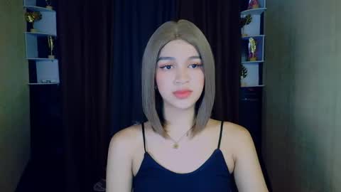 queen lux online show from 05/05/26, 03:03