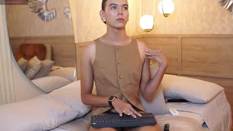 Snapshot of luxa_velvett chatting on 04/16/26, 12:50 Luxa online show from 04/16/26, 12:50