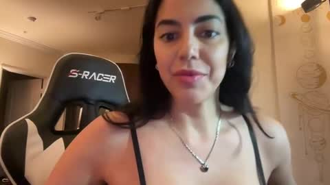 Snapshot of luxcher22 chatting on 03/05/25, 03:18 luxcher22 online show from 03/05/25, 03:18