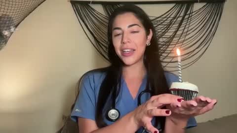 Snapshot of luxcher22 chatting on 09/26/25, 02:48 luxcher22 online show from 09/26/25, 02:48