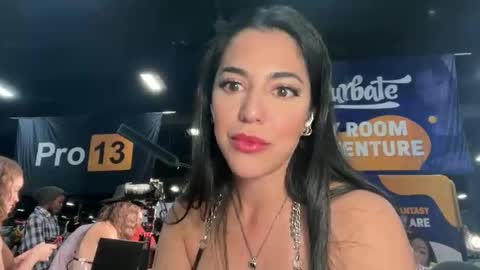 Snapshot of luxcher22 chatting on 10/24/25, 10:17 luxcher22 online show from 10/24/25, 10:17