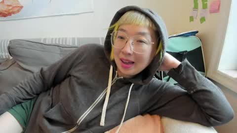 LuxGray online show from 04/17/26, 07:28