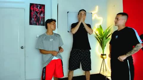 Snapshot of luxhousexx chatting on 04/11/26, 01:43 Jackson and Matt online show from 04/11/26, 01:43