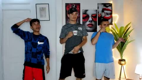 Snapshot of luxhousexx chatting on 04/15/26, 02:29 Jackson and Matt online show from 04/15/26, 02:29