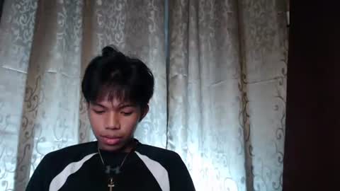 Snapshot of luxirfy_xx chatting on 10/08/25, 04:37 luxirfy online show from 10/08/25, 04:37