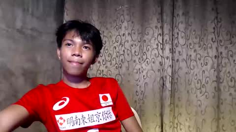 Snapshot of luxirfy_xx chatting on 10/13/25, 04:51 luxirfy online show from 10/13/25, 04:51