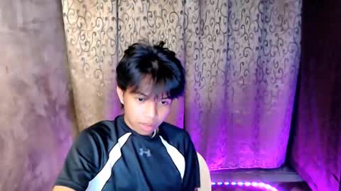 Snapshot of luxirfy_xx chatting on 11/16/25, 04:23 luxirfy online show from 11/16/25, 04:23