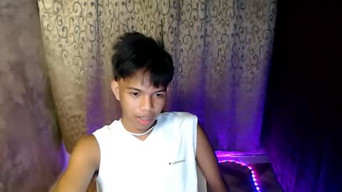 Snapshot of luxirfy_xx chatting on 11/23/25, 05:13 luxirfy online show from 11/23/25, 05:13