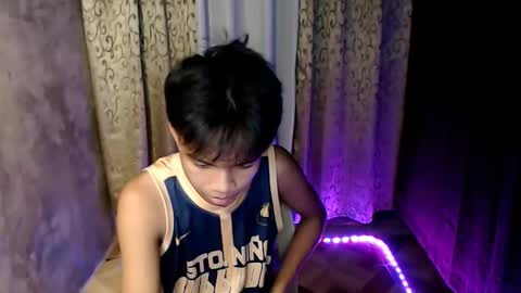 Snapshot of luxirfy_xx chatting on 12/15/25, 05:06 luxirfy online show from 12/15/25, 05:06