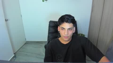 Snapshot of luxrx chatting on 05/06/26, 01:14 luxrx online show from 05/06/26, 01:14