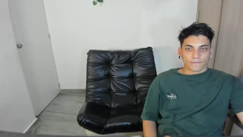 Snapshot of luxrx chatting on 05/11/26, 06:27 luxrx online show from 05/11/26, 06:27