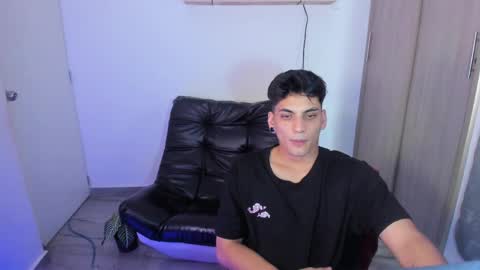 Snapshot of luxrx chatting on 05/26/26, 07:32 luxrx online show from 05/26/26, 07:32
