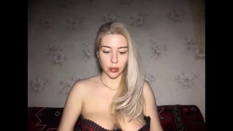 LuxSonyaStar online show from 05/01/26, 08:13