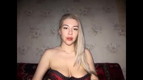 LuxSonyaStar online show from 05/05/26, 08:50