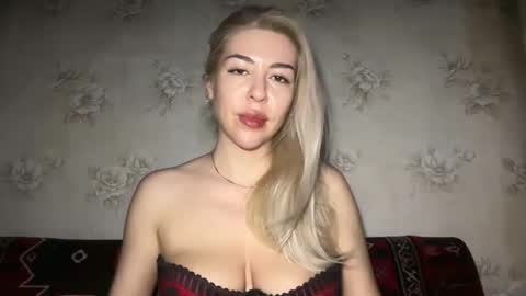 LuxSonyaStar online show from 05/06/26, 08:25