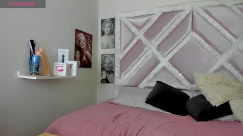 Lux online show from 02/24/26, 01:53