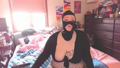 LuxxxInteriorr online show from 12/30/24, 08:47