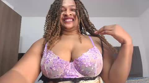 Snapshot of luxy_benet chatting on 06/27/26, 11:32 Big Benet online show from 06/27/26, 11:32
