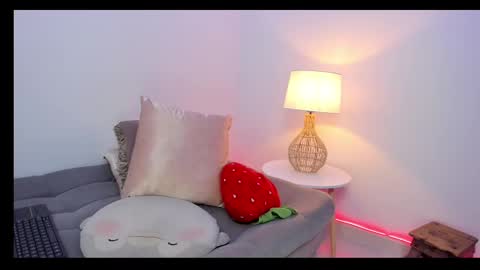 Snapshot of luz_gomez chatting on 02/19/25, 01:08 Luz Gomez online show from 02/19/25, 01:08