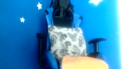 Snapshot of luzzy_cam chatting on 07/01/26, 12:12 luzzy I hope your visit and that we manage to get very hot online show from 07/01/26, 12:12