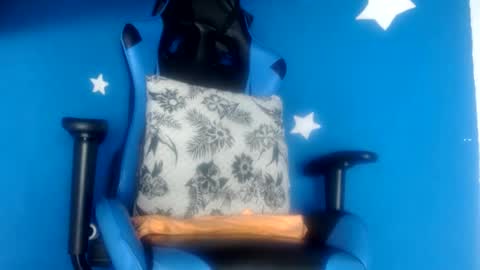 Snapshot of luzzy_cam chatting on 07/05/26, 09:22 luzzy I hope your visit and that we manage to get very hot online show from 07/05/26, 09:22
