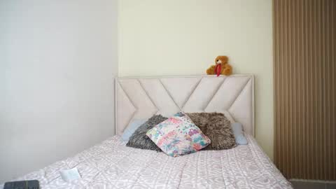 Snapshot of lya_aron_couple chatting on 09/23/25, 04:10 lya_aron_couple online show from 09/23/25, 04:10