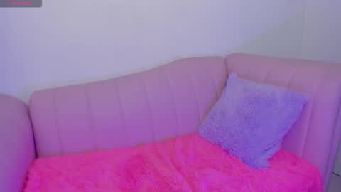 Snapshot of lya_dubois_ chatting on 02/07/26, 10:24 LYA DUBOIS online show from 02/07/26, 10:24