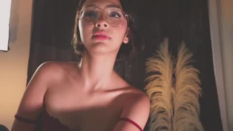 lyalee__ online show from 05/16/26, 07:45