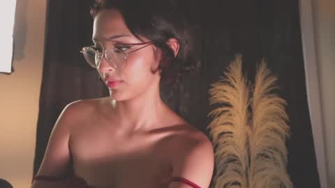 lyalee__ online show from 05/16/26, 07:56