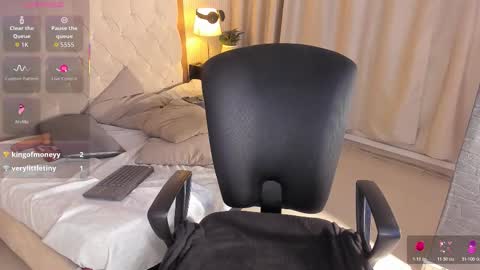 Lyan online show from 11/23/25, 07:30