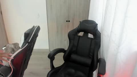 Snapshot of lyanna_cb chatting on 11/14/25, 12:15 Lyanna online show from 11/14/25, 12:15