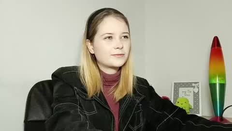 Snapshot of lydiasunny chatting on 11/11/25, 07:25 Lydia online show from 11/11/25, 07:25