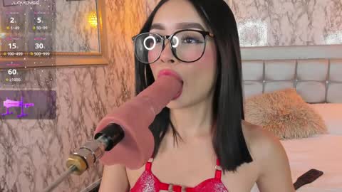 Lyen Rae  online show from 12/19/24, 11:14