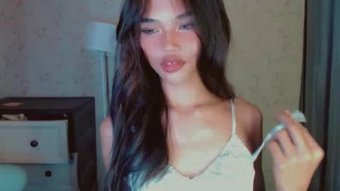 Snapshot of lykaloops chatting on 03/01/26, 09:44 LYKA LOOPS online show from 03/01/26, 09:44