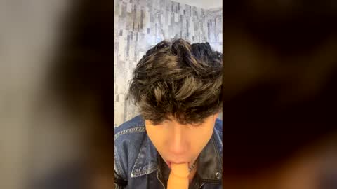 Lyle Bennett Freelance Model online show from 01/12/26, 02:33