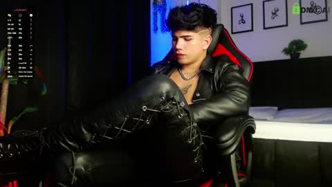 Lyle Bennett Freelance Model online show from 05/11/26, 11:16