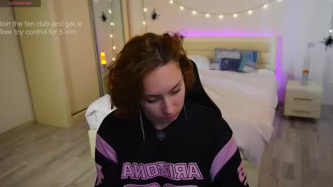 Lylian online show from 10/28/25, 07:01