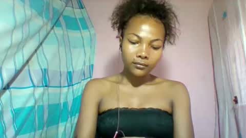 lyndah19 online show from 12/20/25, 02:02