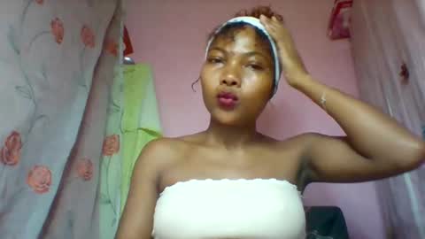 lyndah19 online show from 02/06/26, 07:39