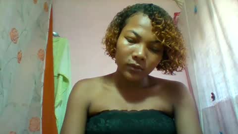 lyndah19 online show from 02/18/26, 07:37