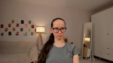 Sara online show from 03/10/25, 01:23