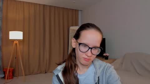 Sara online show from 09/10/25, 04:07