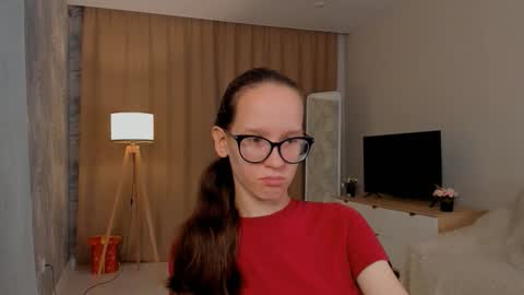 Sara online show from 09/17/25, 04:19