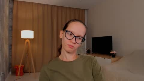 Sara online show from 09/19/25, 04:07