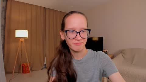 Sara online show from 09/26/25, 04:11