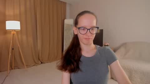 Sara online show from 10/19/25, 04:07