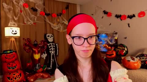 Sara online show from 10/29/25, 04:42