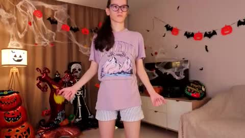 Sara online show from 11/02/25, 04:09