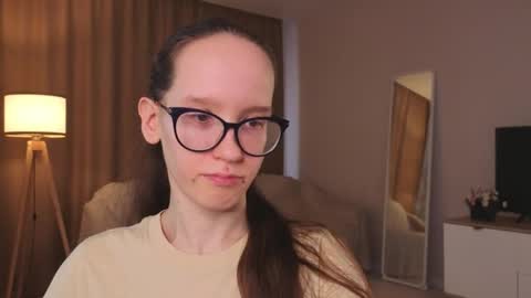 Sara online show from 05/19/26, 04:24